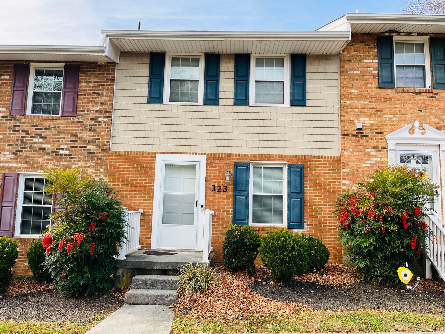 2 Bedroom, 1.5 Bath Townhouse – photo 1