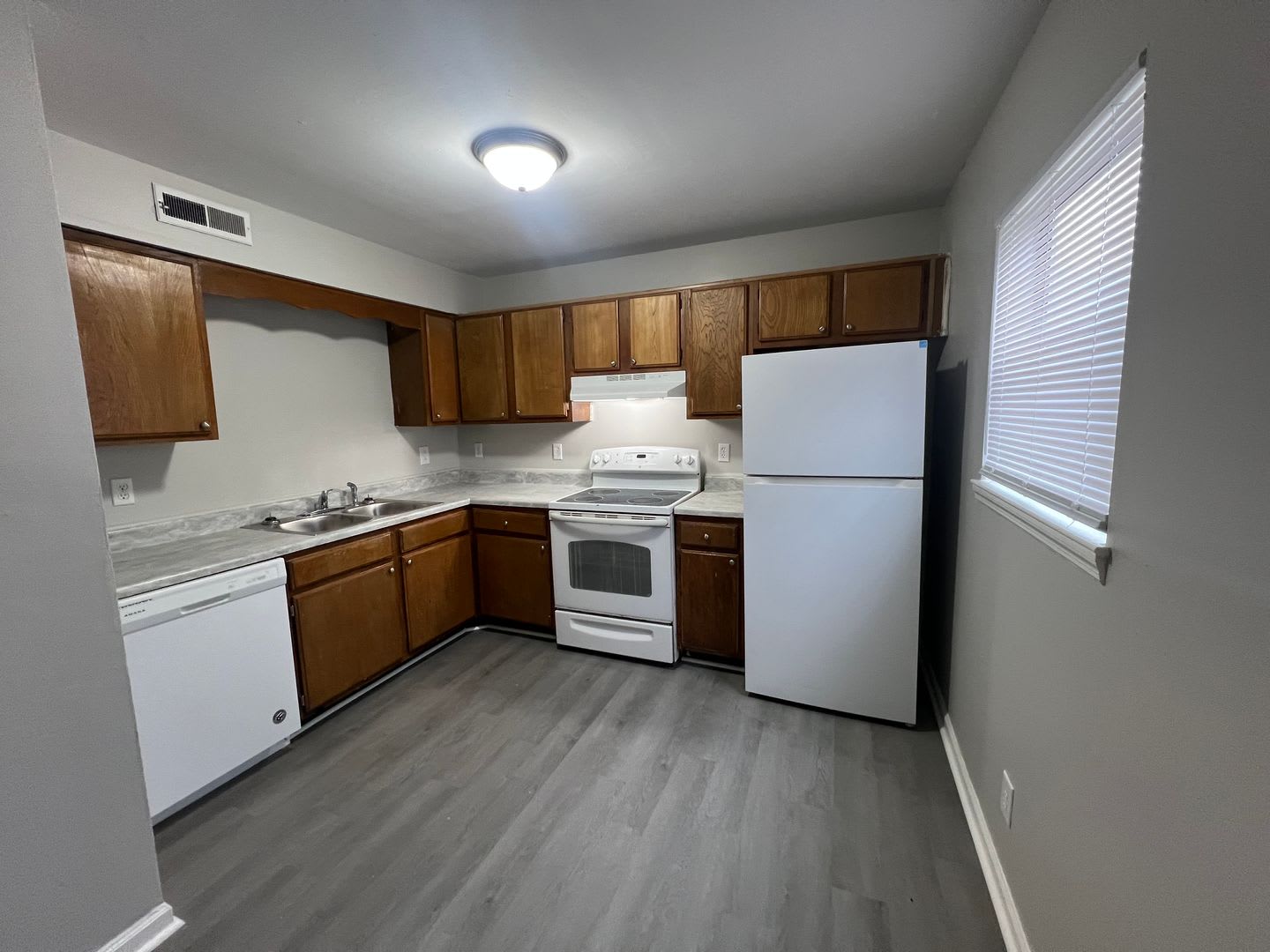 2 bedroom, 1.5 bathroom Duplex in Gallatin. – photo 1 of 6