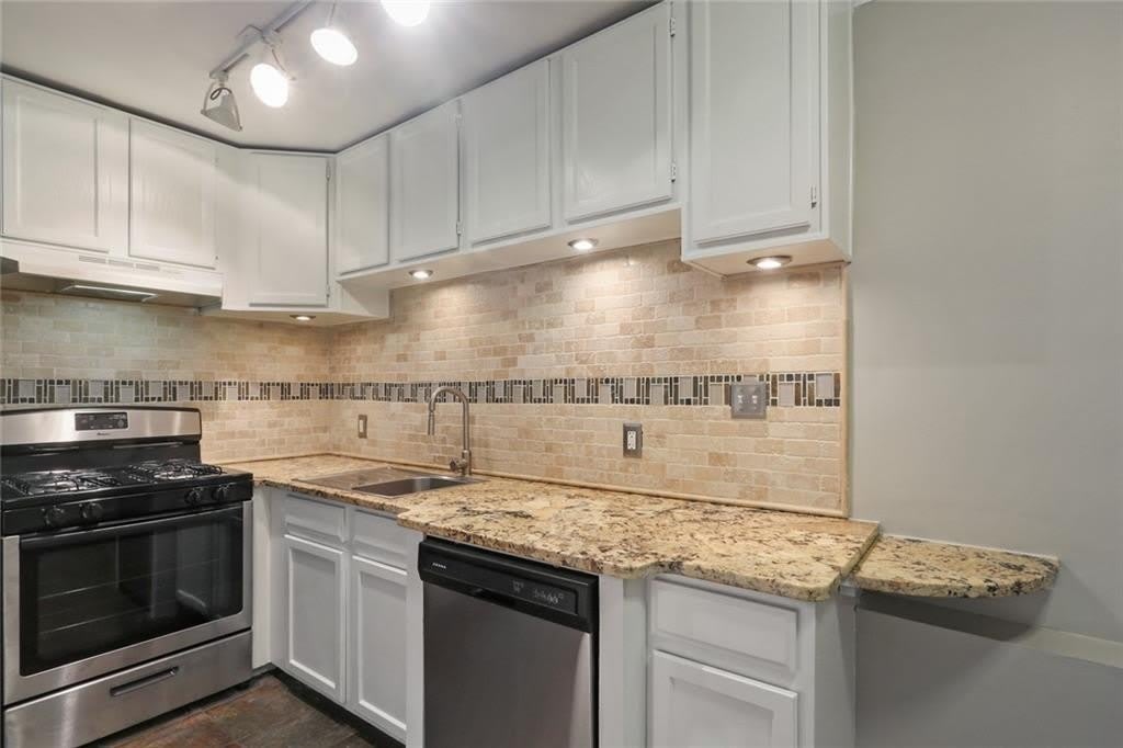 880 Glendale Terrace Ne – photo 1