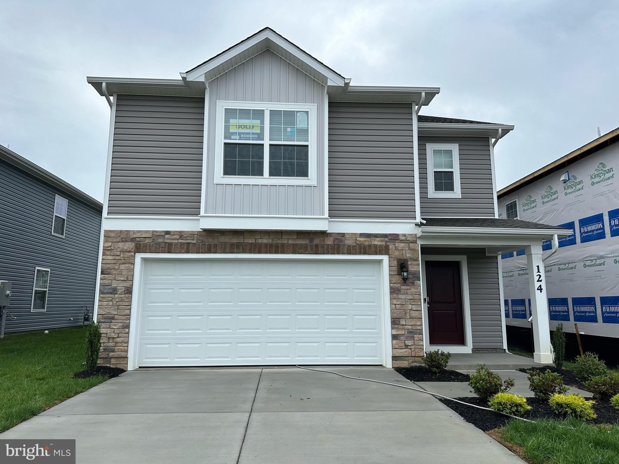 124 CHARING CROSS Drive – photo 1 of 29