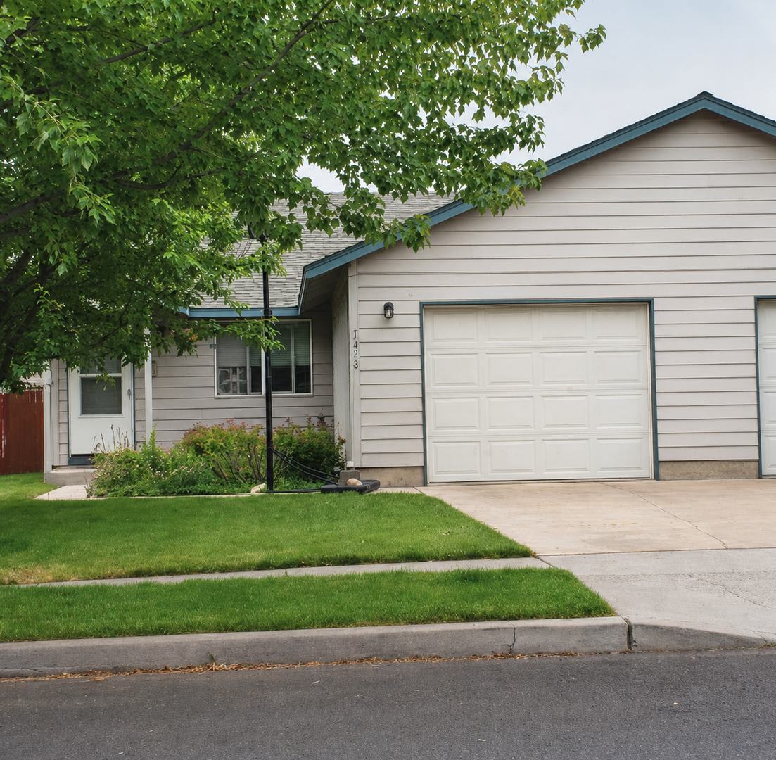 2 Bed Duplex With Fenced Yard Covered Patio Water Included – photo 1 of 98