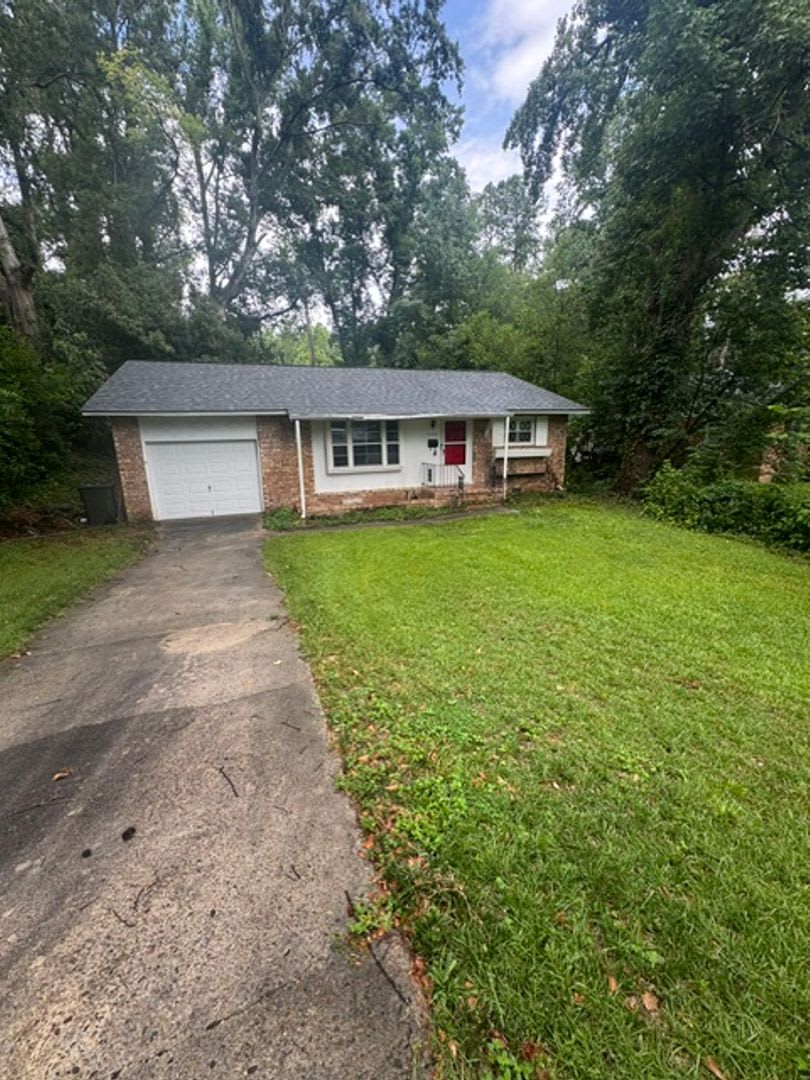Charming 3 Bed 2 Bath Home with Hardwoods in Hammond Hills School District, North Augusta! – photo 1 of 19