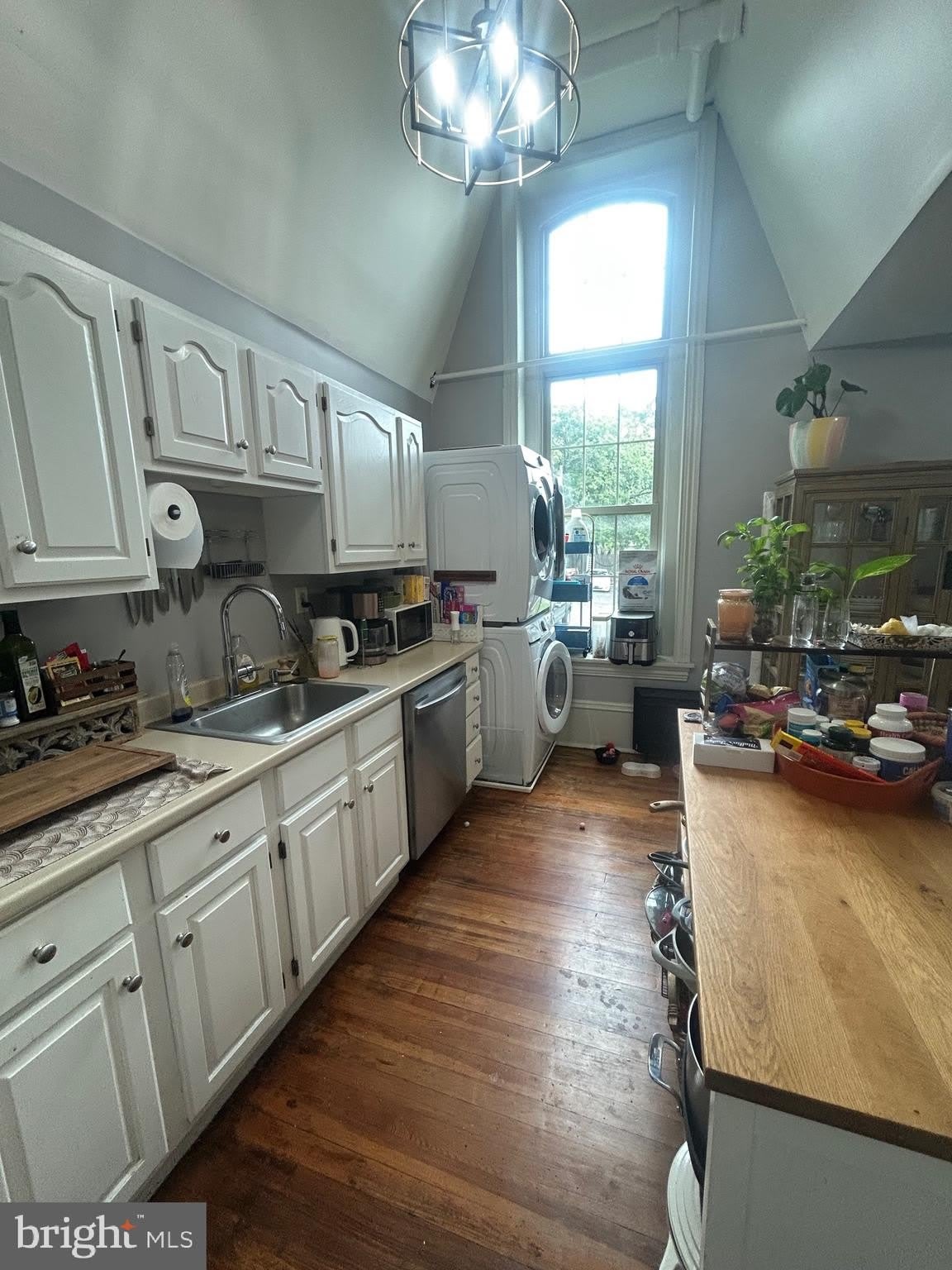 13 4TH Avenue – photo 1 of 3