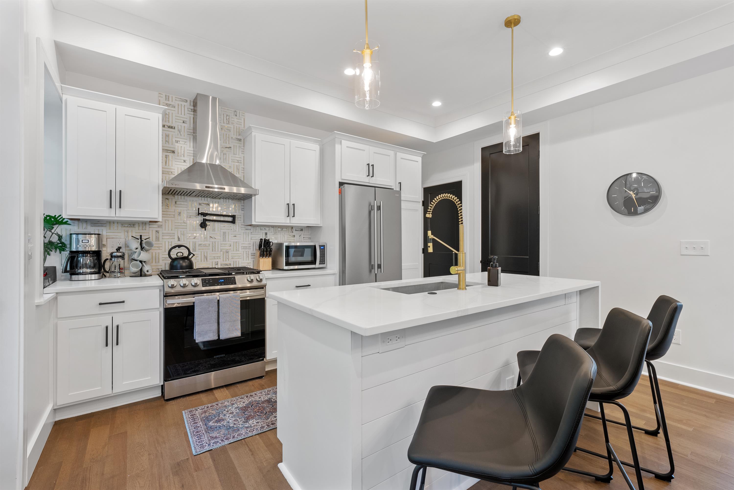 198 West 6th Avenue – photo 1