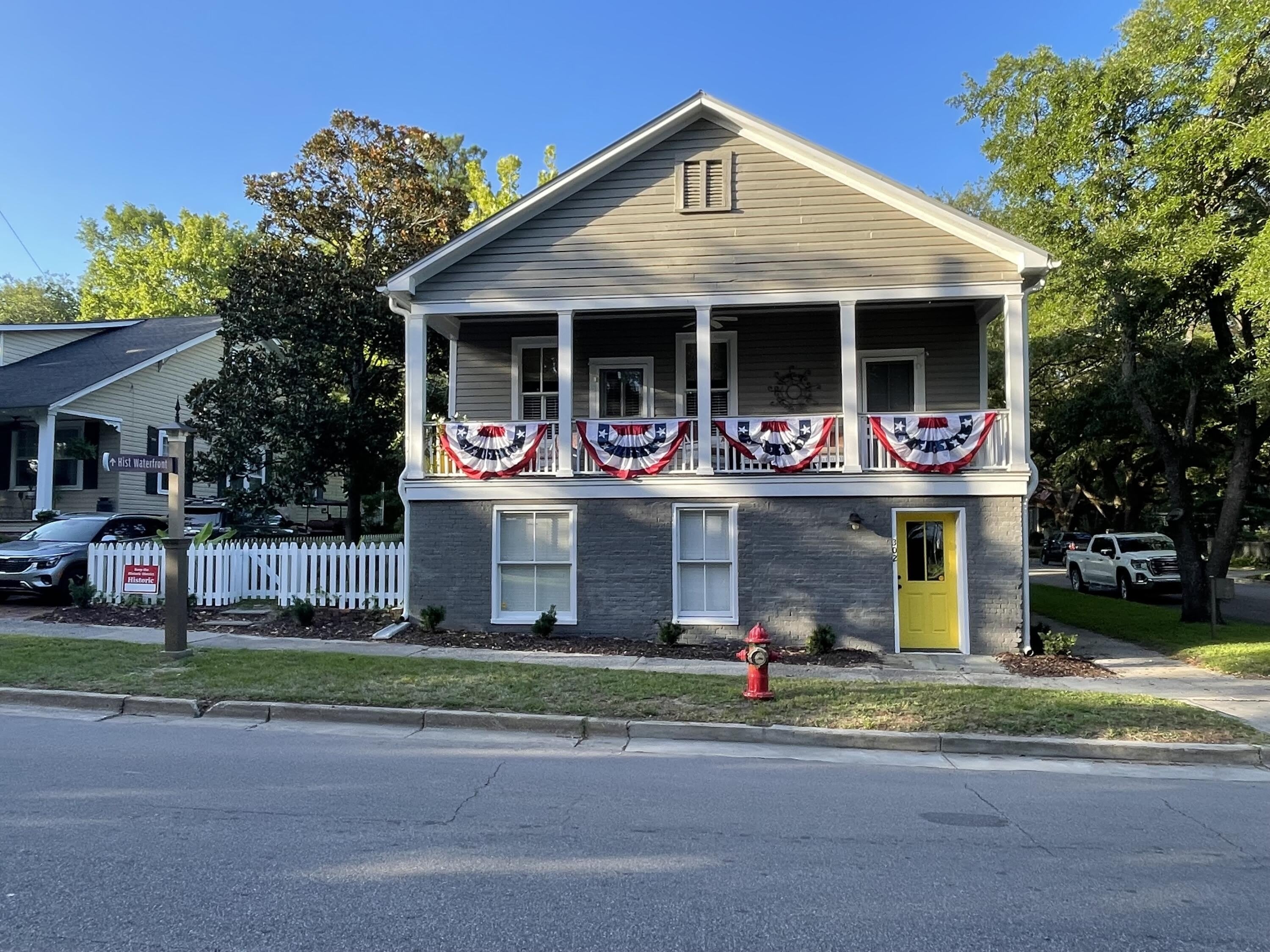 302 Front Street – photo 1 of 17
