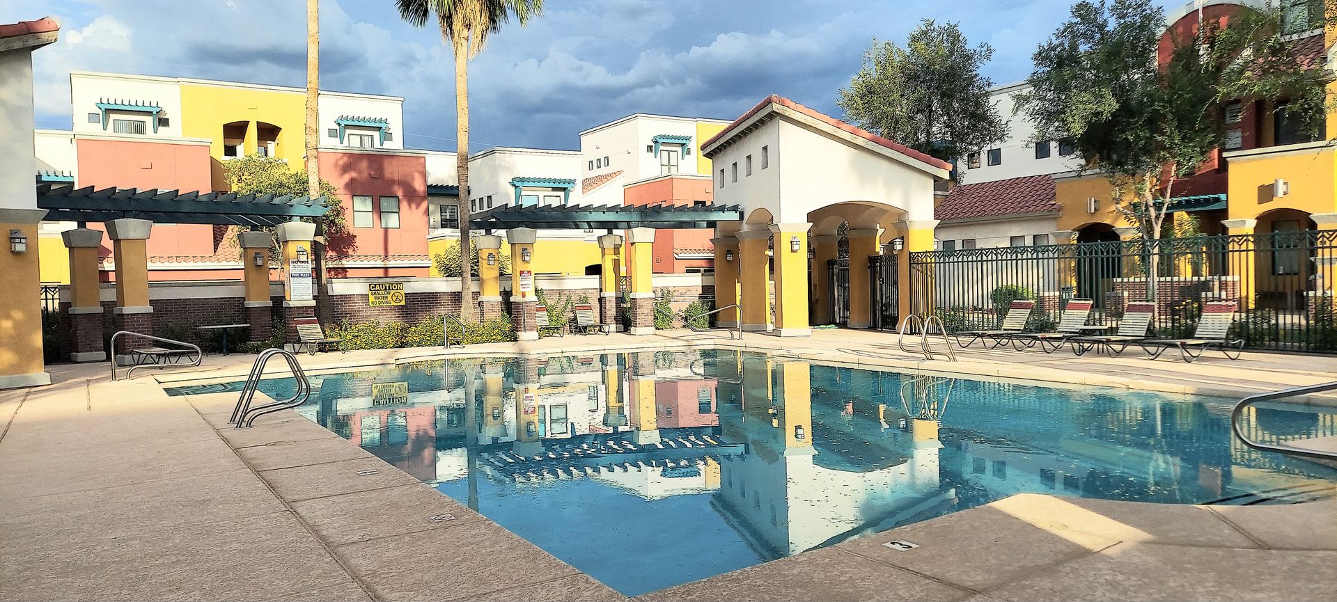 Great Downtown Chandler Location! Three Story Townhome! – photo 1