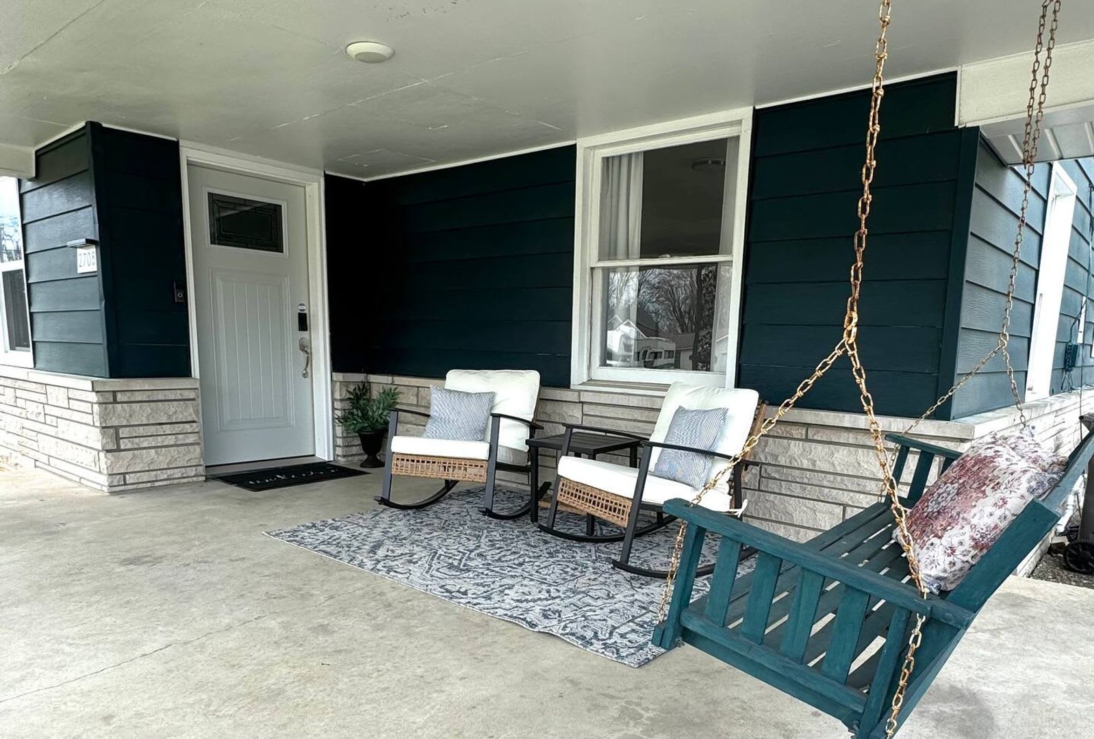 2708 S Rogers – photo 1