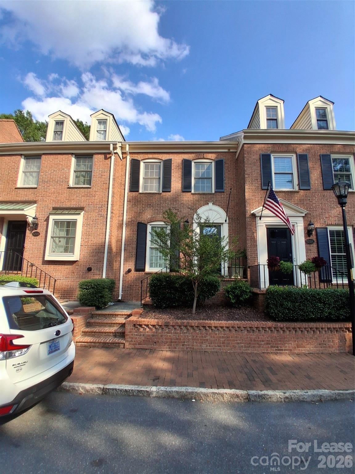 520 N Poplar Street – photo 1 of 26