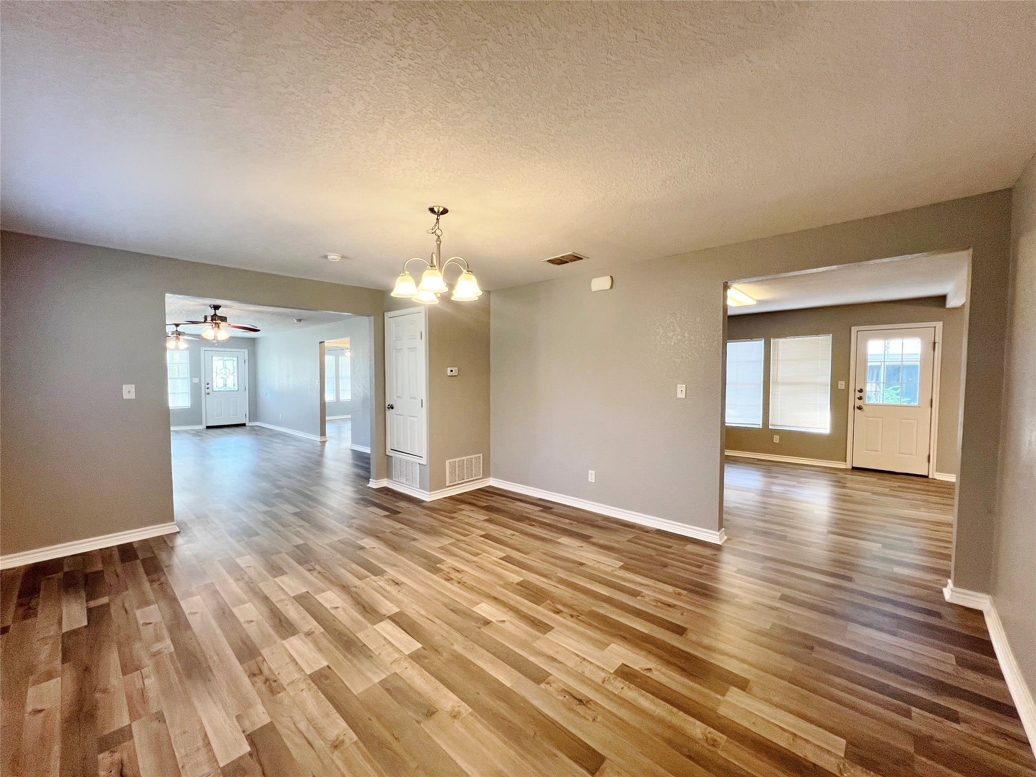 450 Everett Street – photo 1 of 25