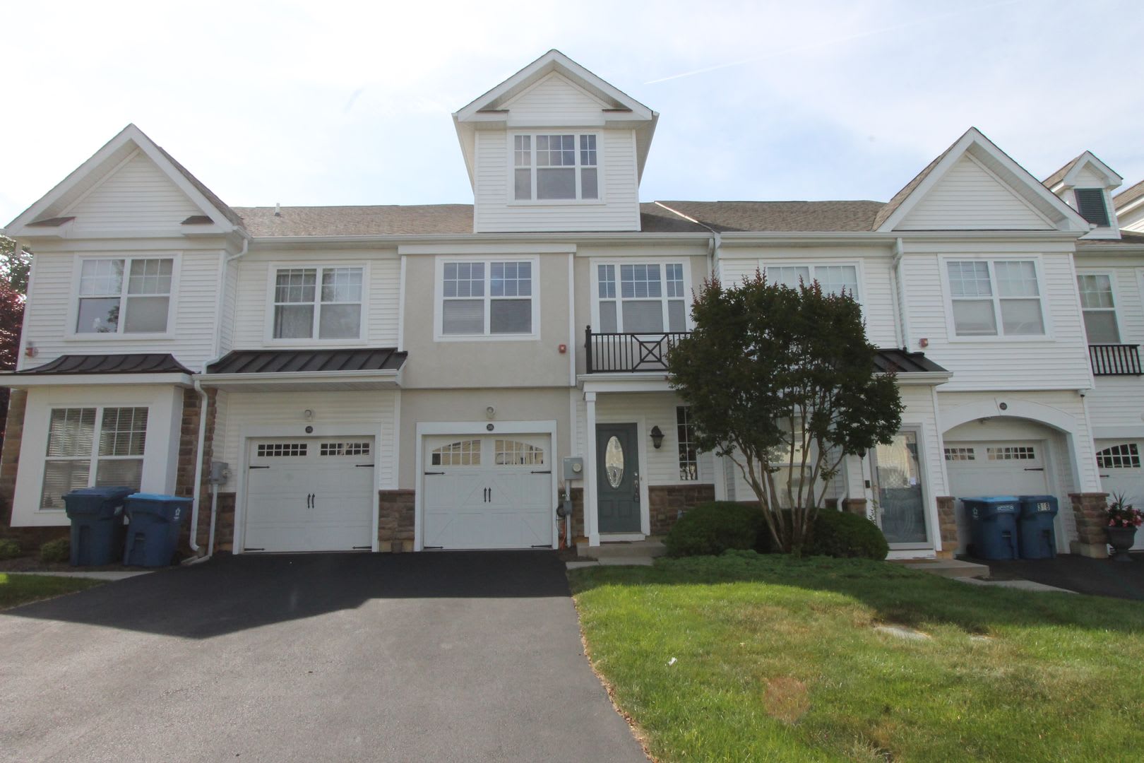 316 Ross Court (3BD/2.5BT) – photo 1