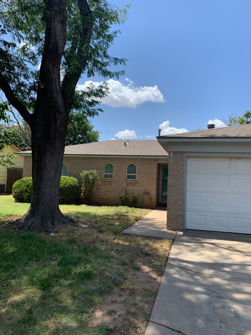 3 Bedroom 2 Bathrooms 2 Car Garage With Big Backyard In Western Plateau – photo 1