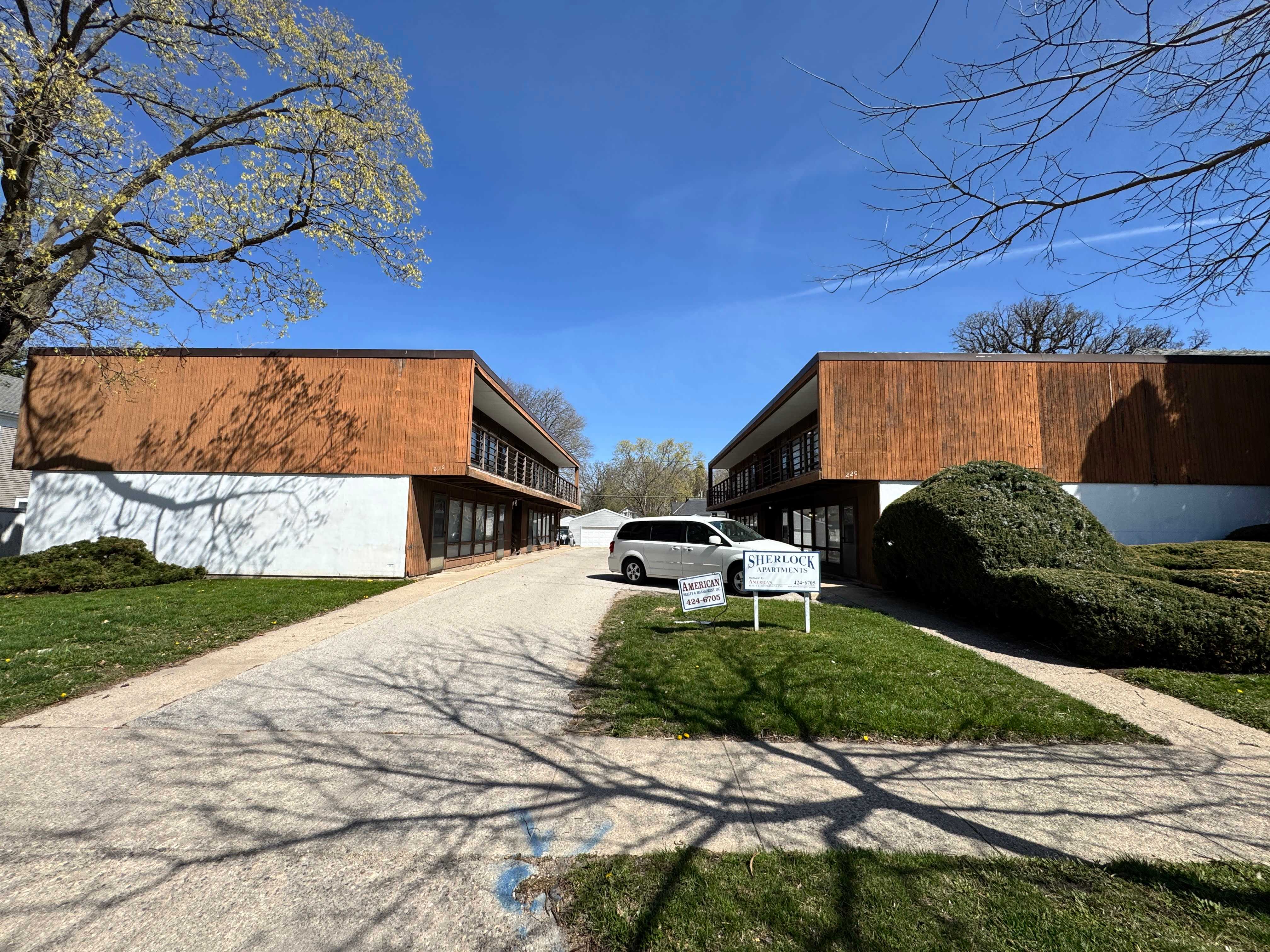220 3rd St Ne – photo 1 of 2