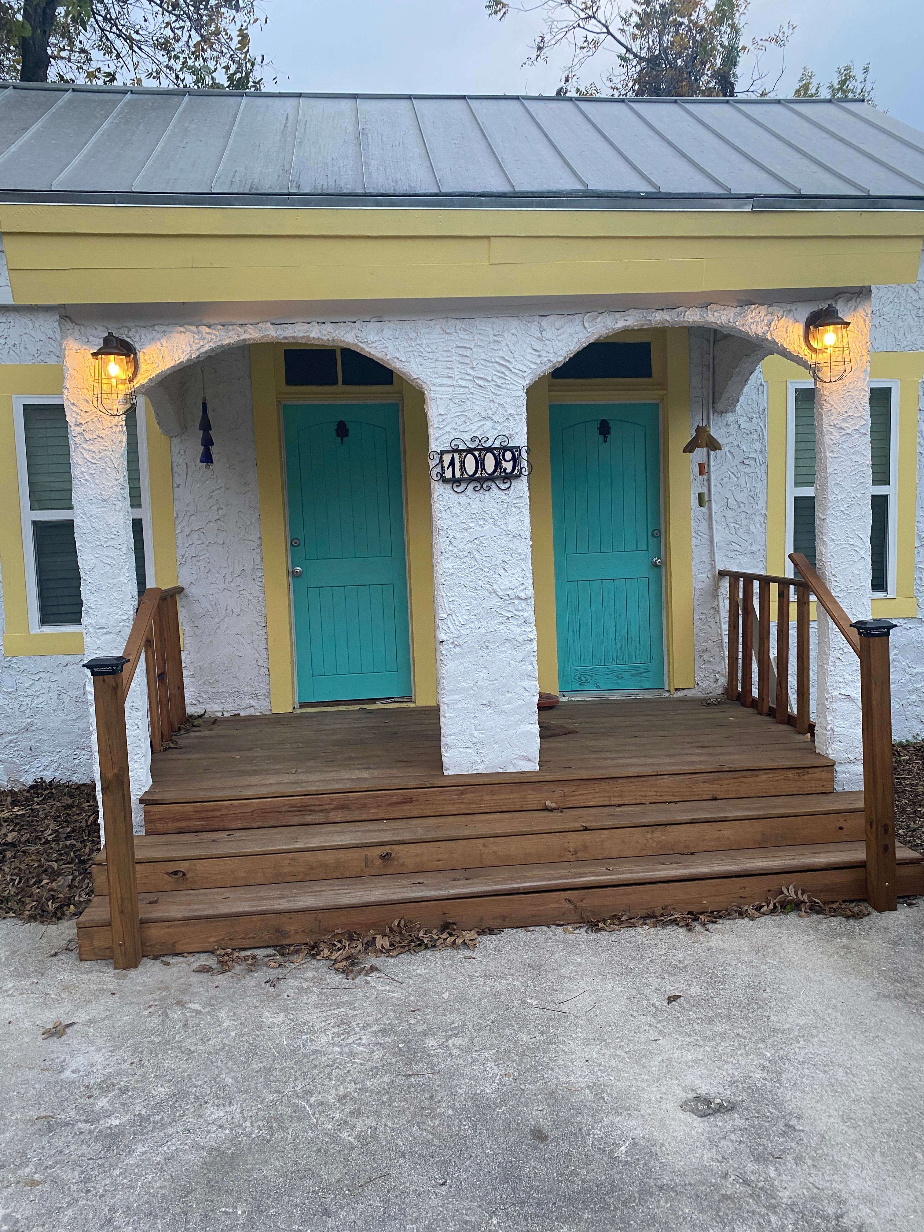 1009 Gillespie Street – photo 1