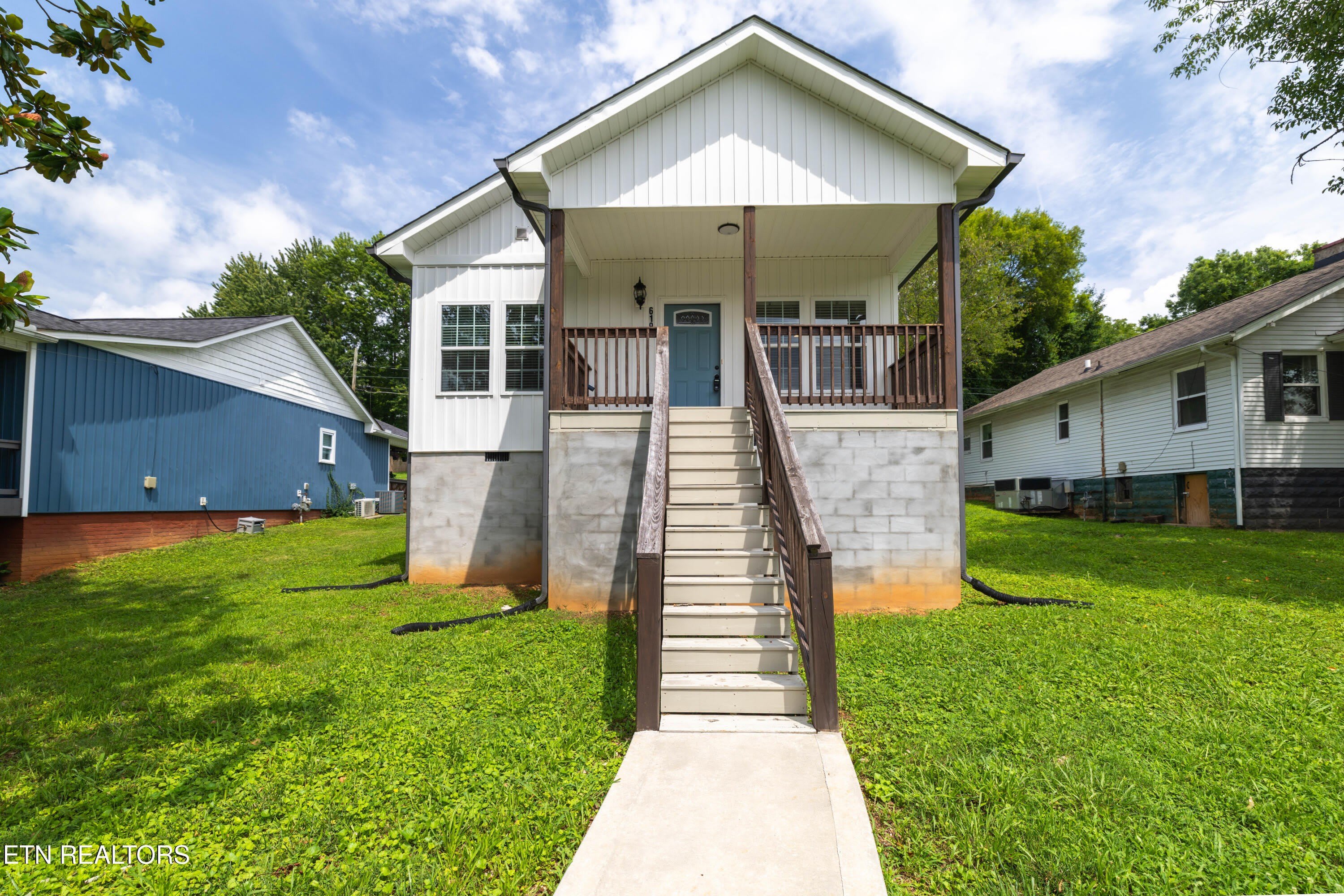 619 Midlake Drive – photo 1 of 42