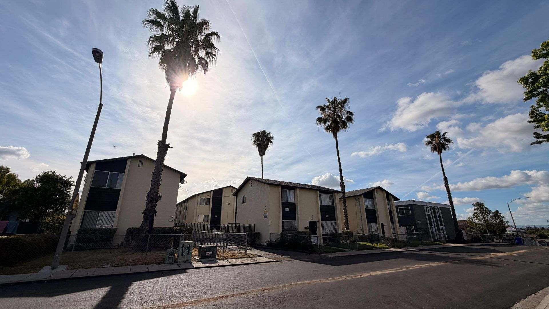 Beautiful Newly Large Renovated Townhouse Units 3BED/2BA. ONE MONTH FREE!!! – photo 1