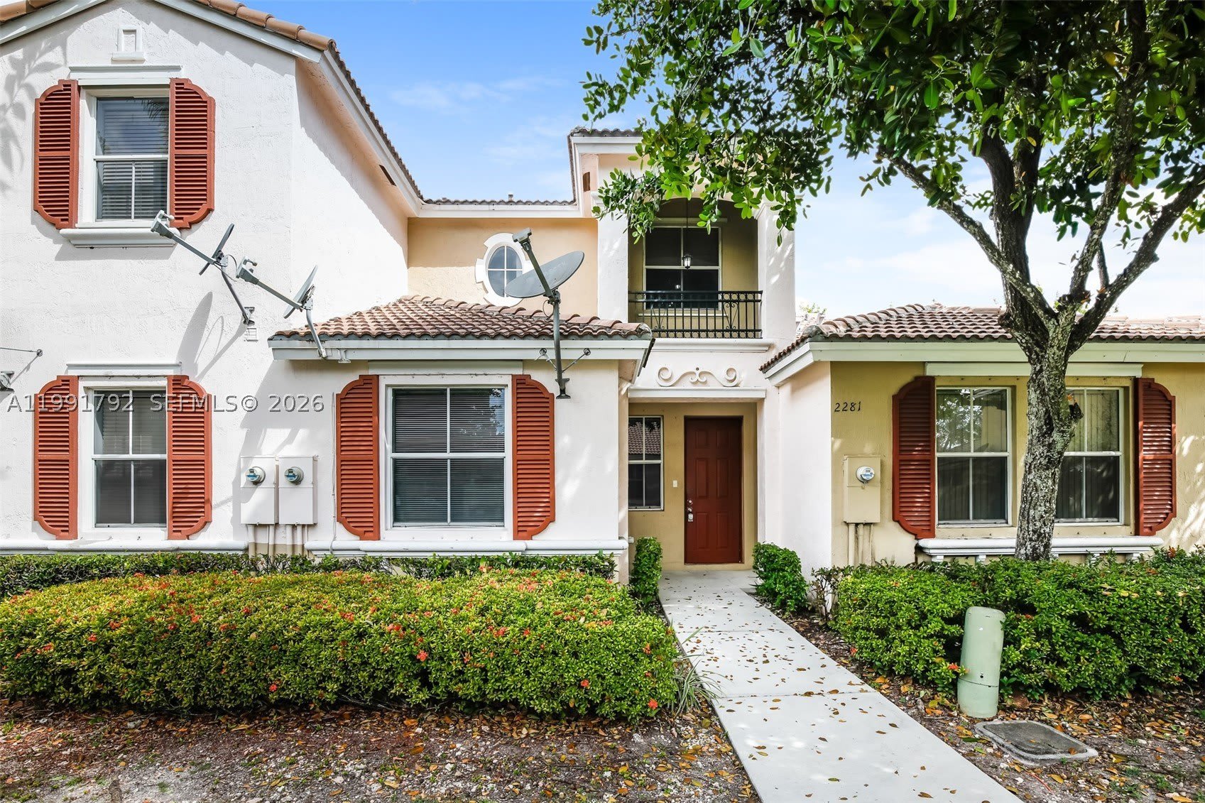 2281 NE 42nd Cir – photo 1 of 18