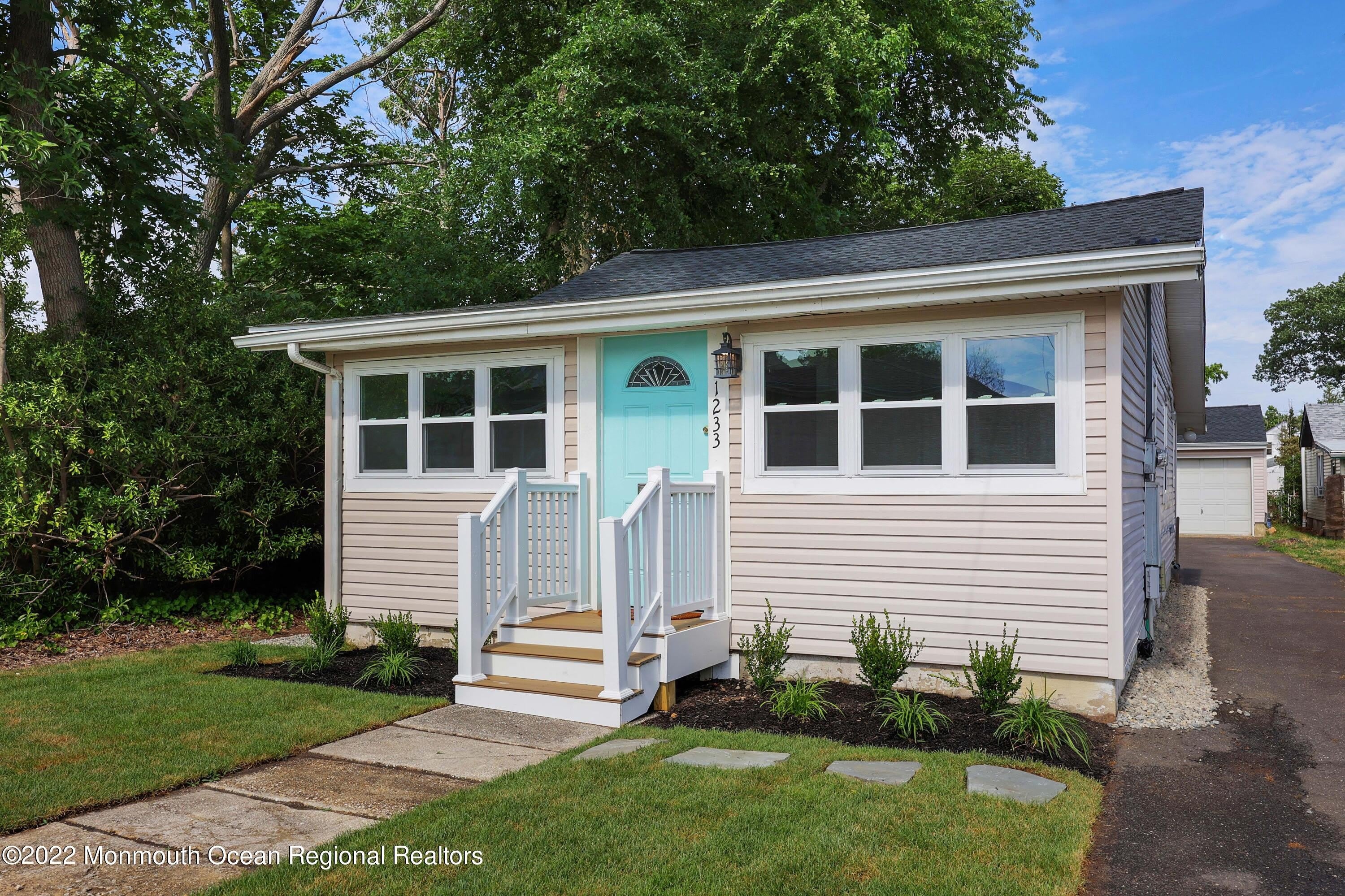 1233 Oakwood Road – photo 1 of 19