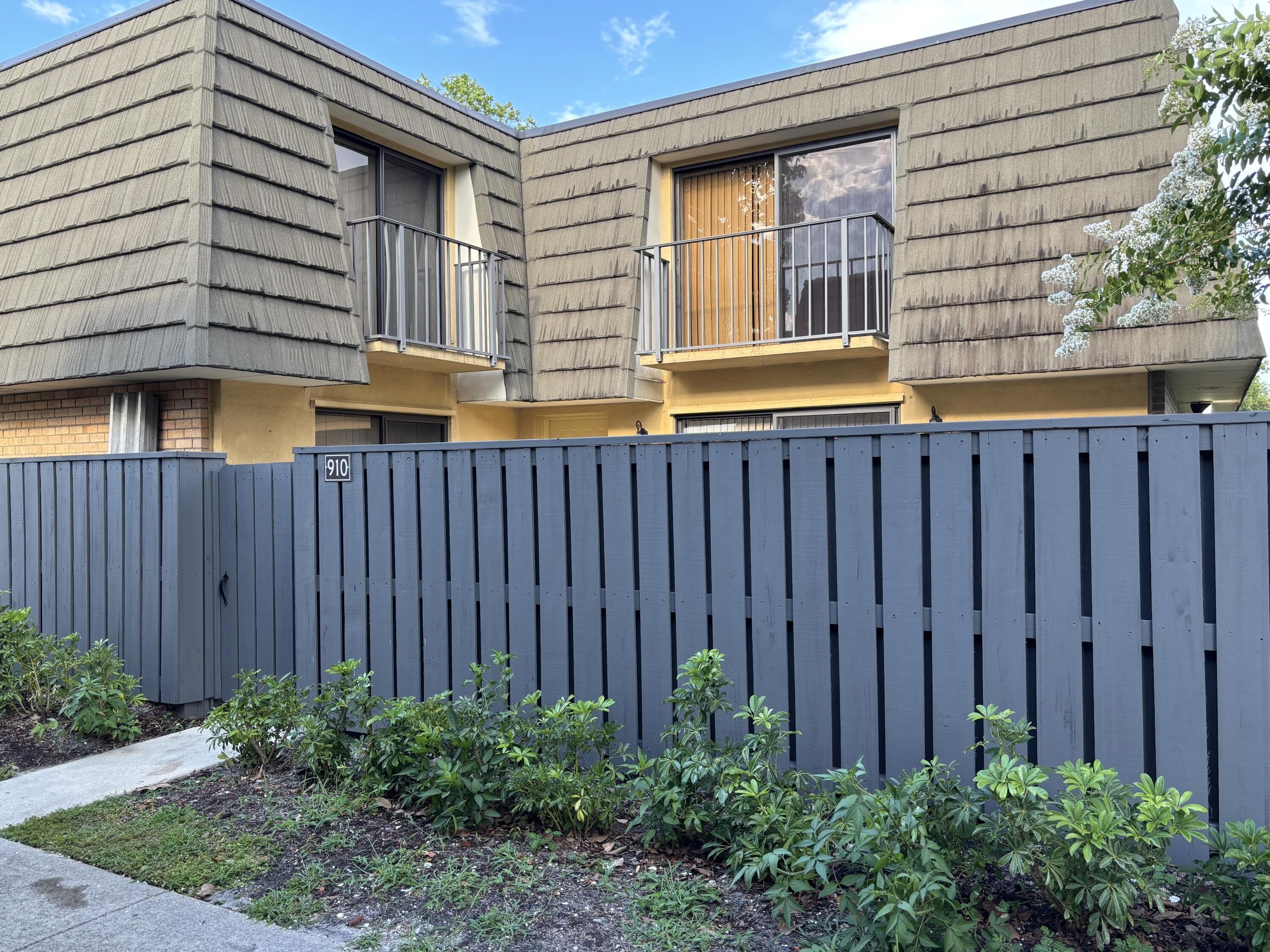 910 9th Way – photo 1