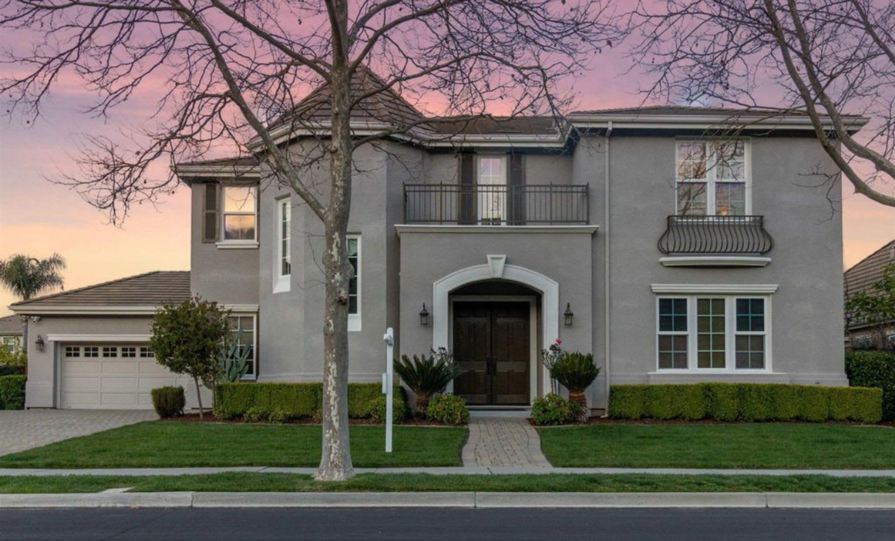 Pleasanton Ridge 5 bed/5 bath, Solar, Amenities, Great Schools, small dog OK – photo 1