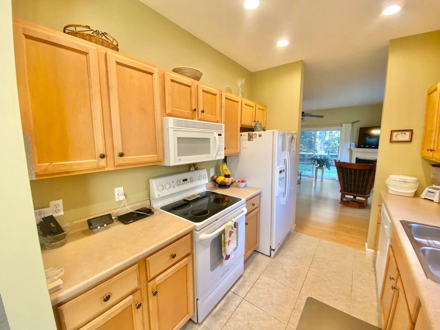 Furnished 2 or 3 bedroom condo Essex Junction SHORT TERM LEASE – photo 1 of 20