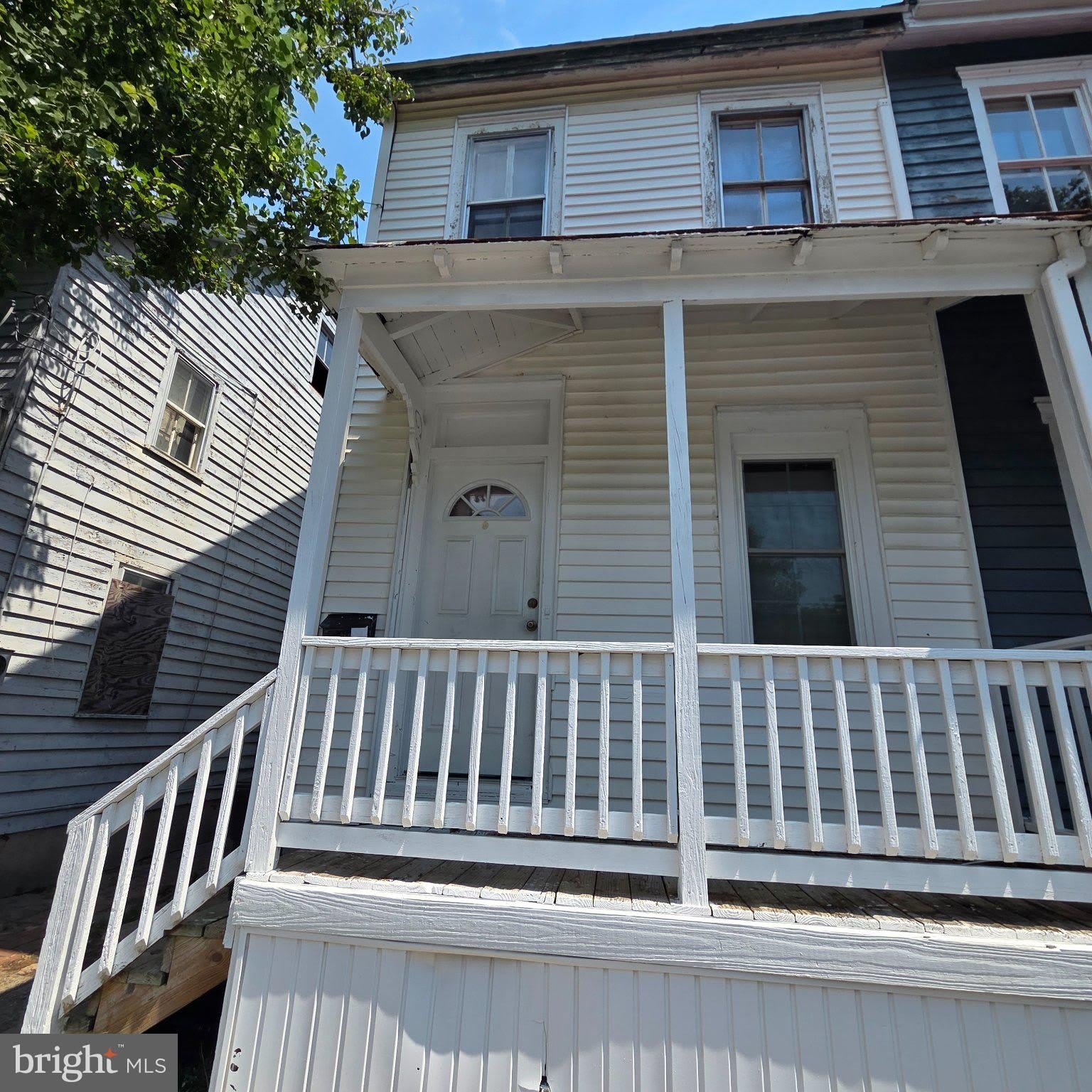 104 THOMPSON Street