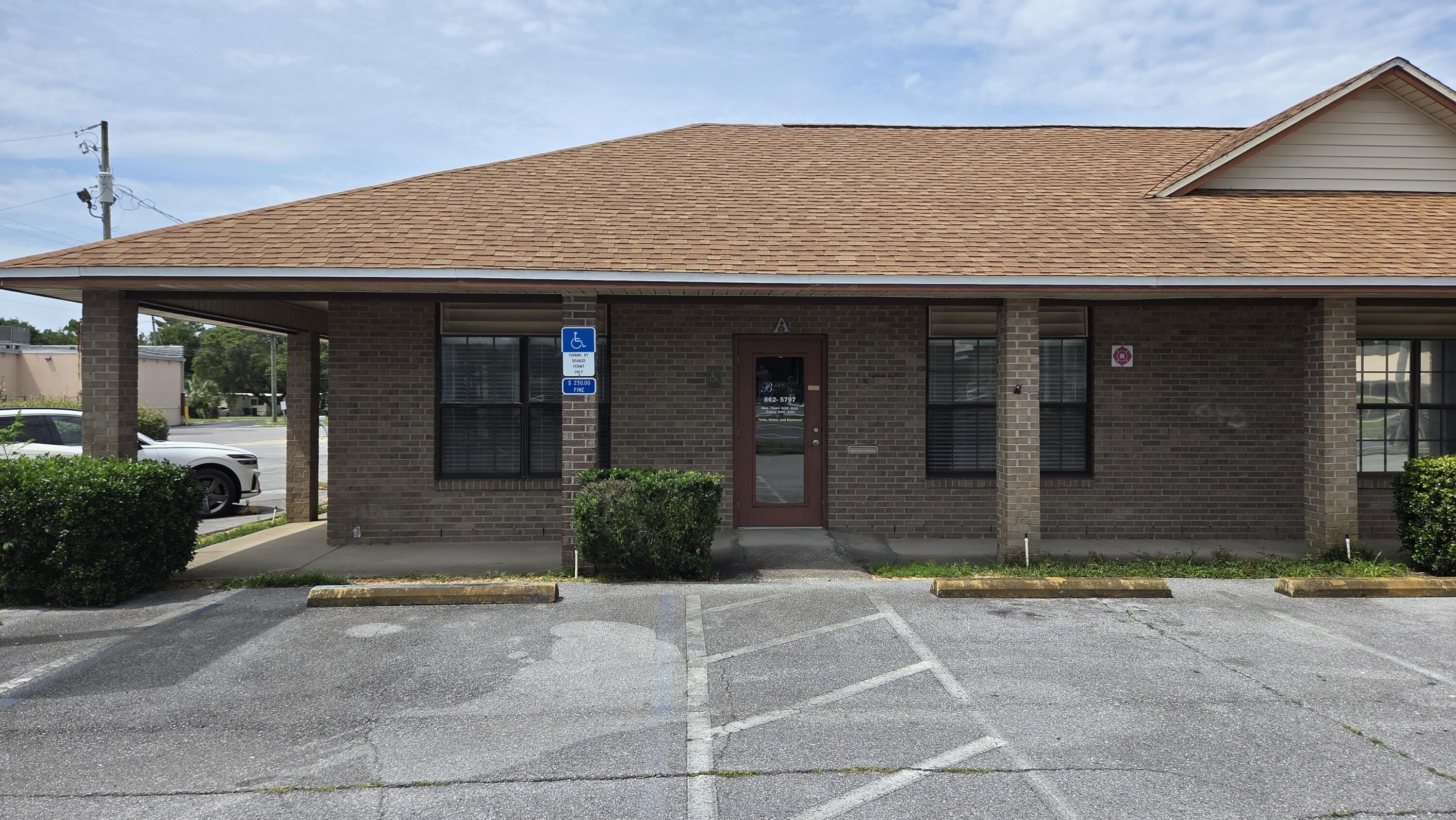 327 NE Racetrack Road – photo 1 of 16