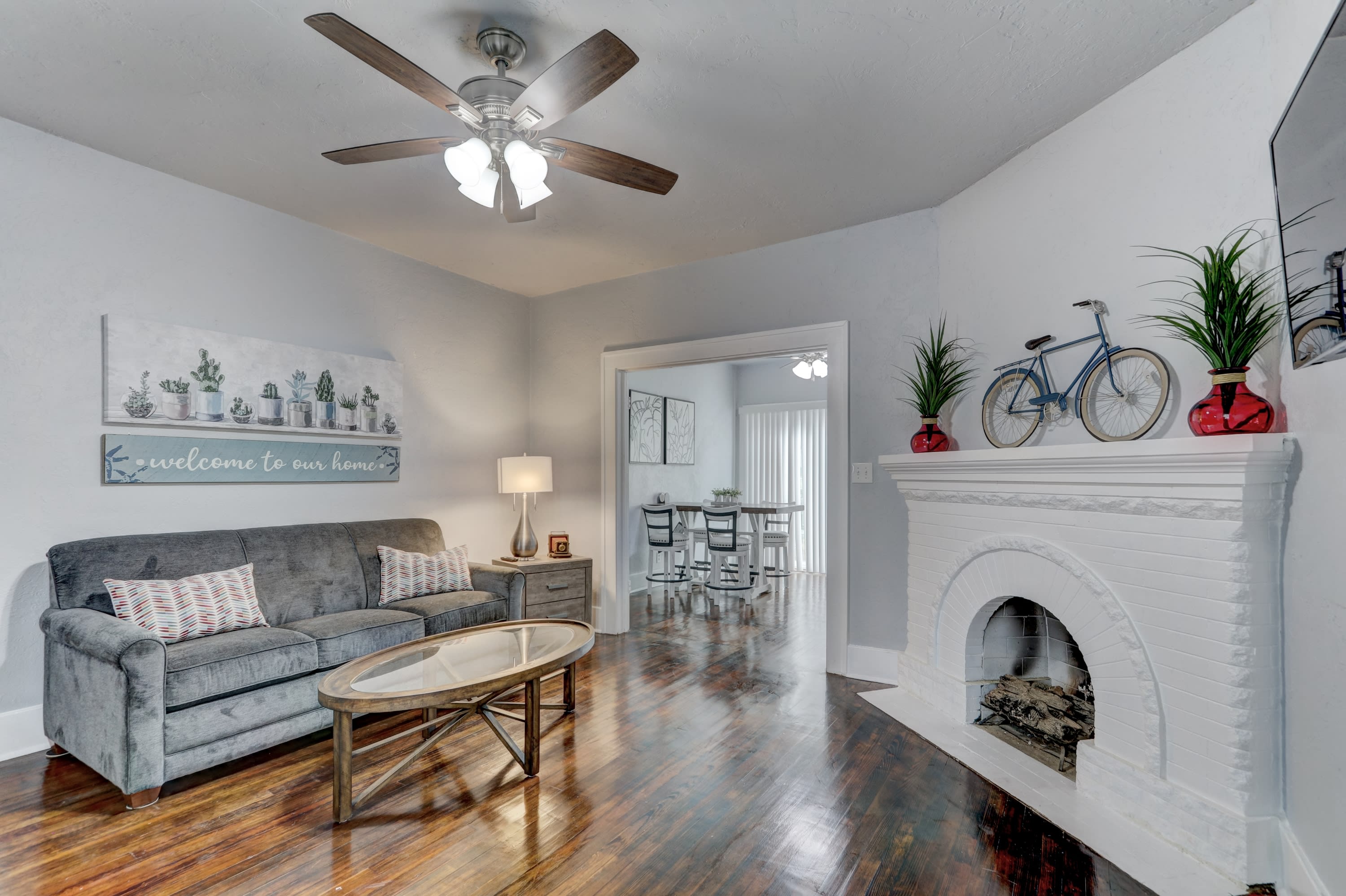 402 E 3rd St – photo 1