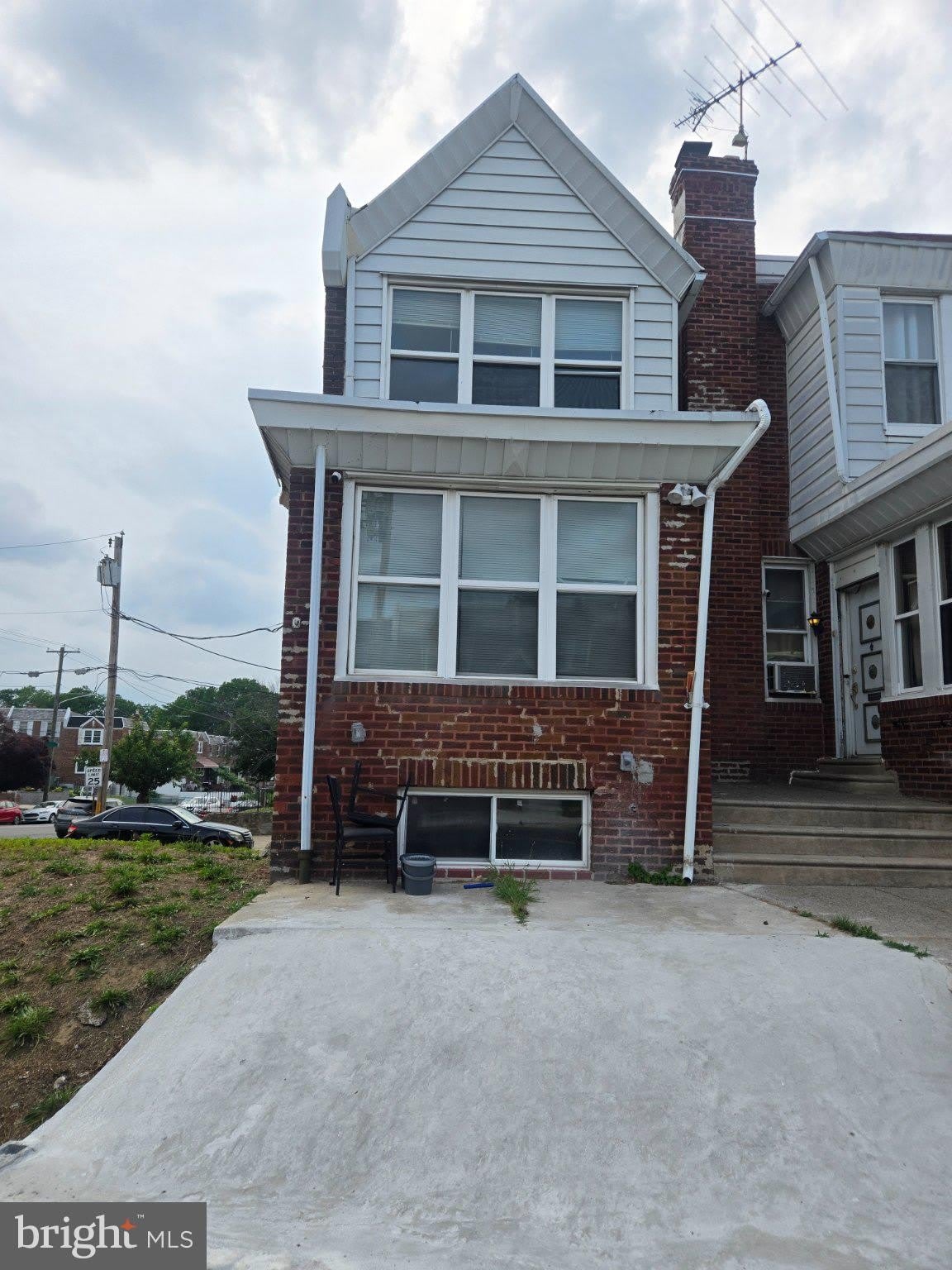 6202 HASBROOK Avenue – photo 1