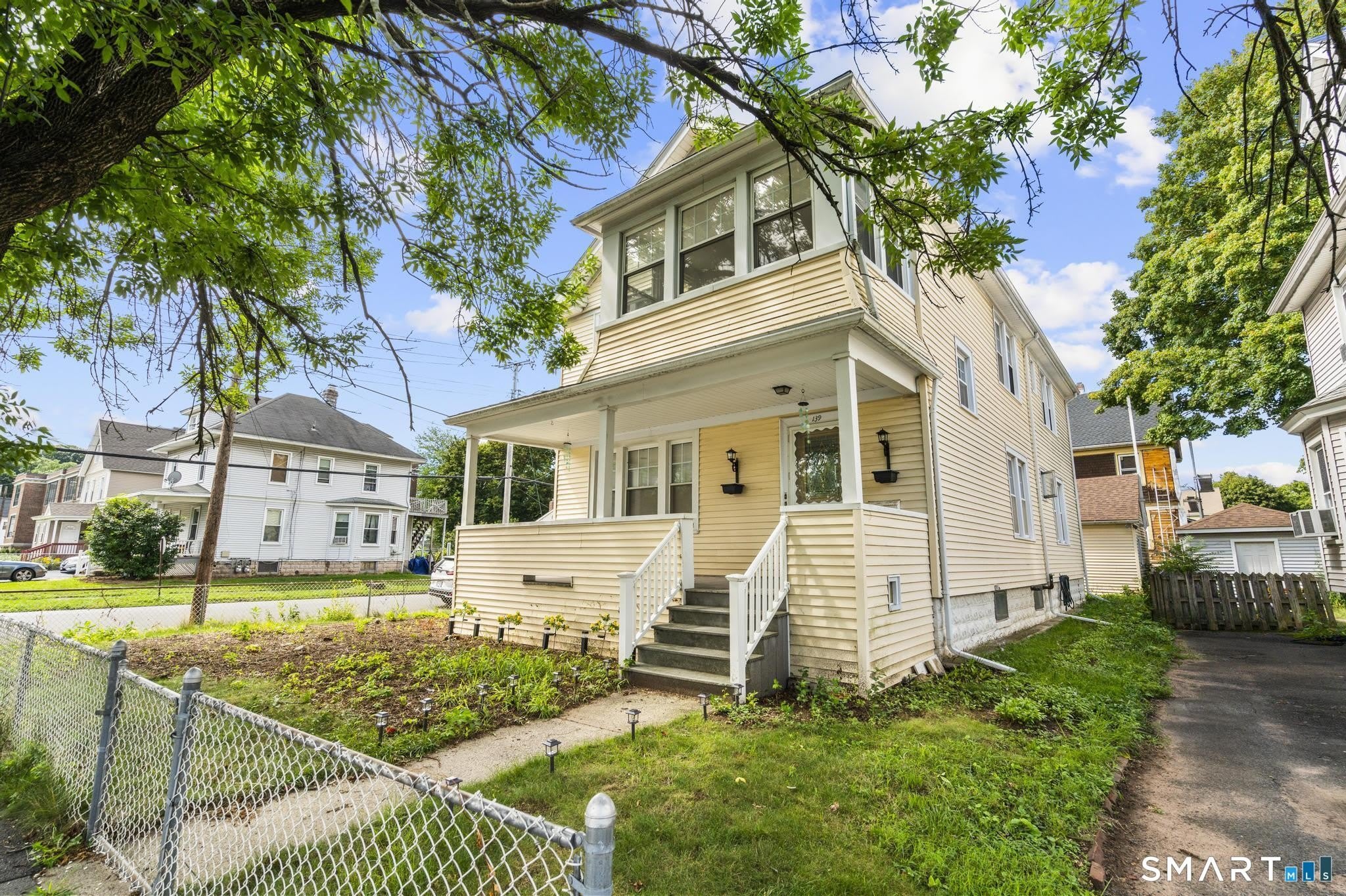 139 Richards Street – photo 1