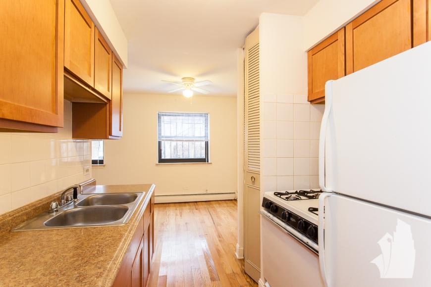 509 W Briar Pl – photo 1