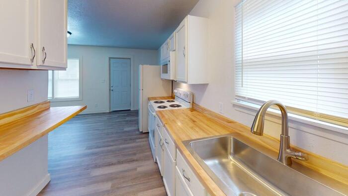 906 North 9Th Street – photo 1 of 172