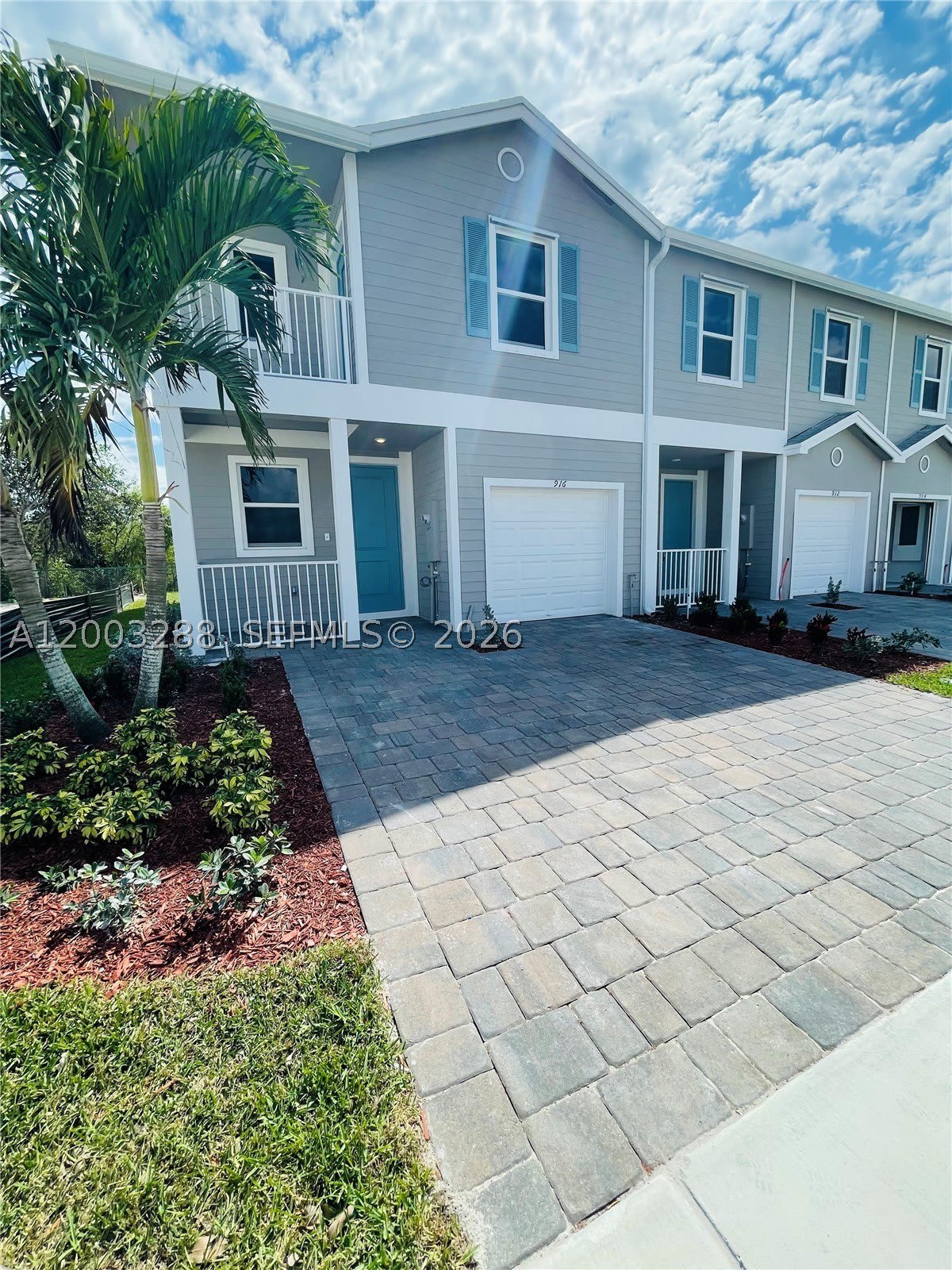 916 SE 19th St – photo 1