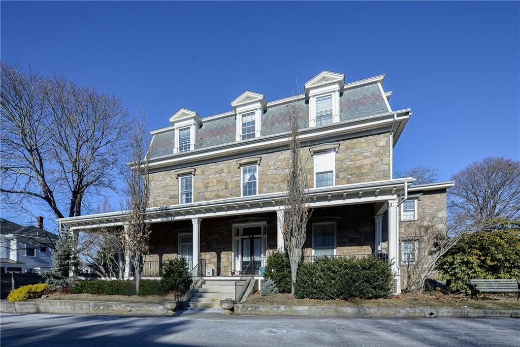 10 Pell Street – photo 1 of 17