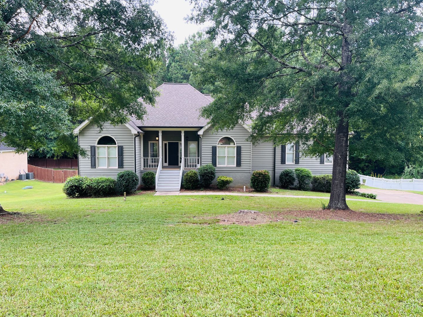 Wow Check Out This Charming 3 Bedroom 2 Bathroom Home Located In Sharpsburg 250 Off 1St Months Rent With Mi On Or Before 8 31 – photo 1