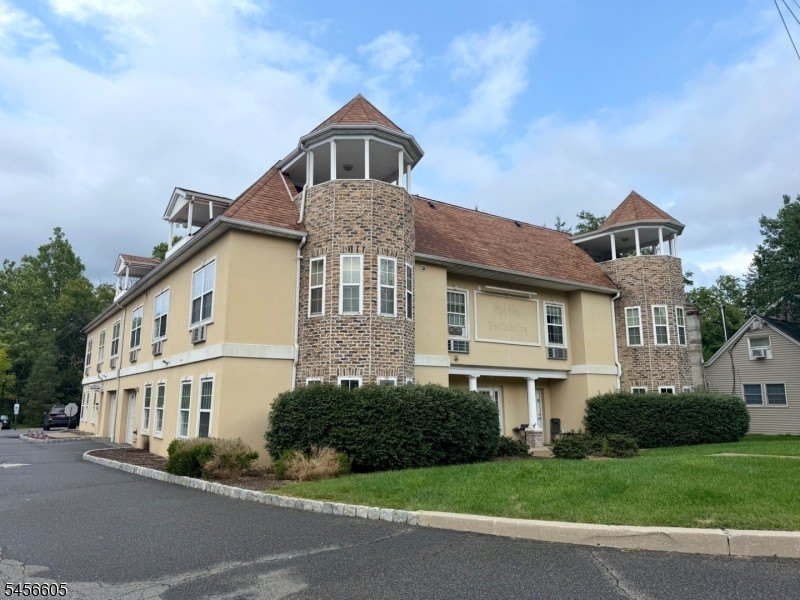 106 Main St – photo 1 of 2