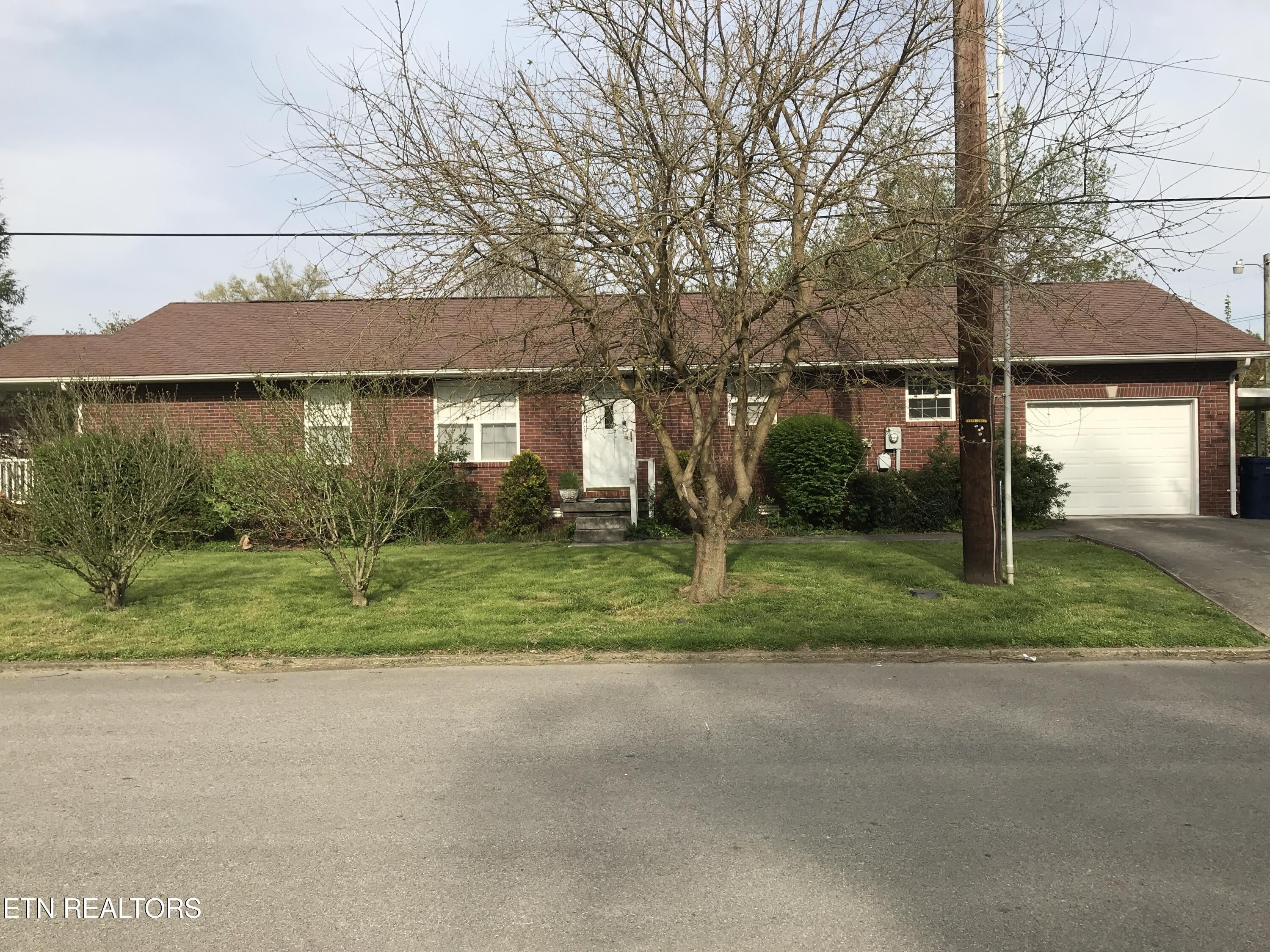715 Gloucester Ave – photo 1 of 19