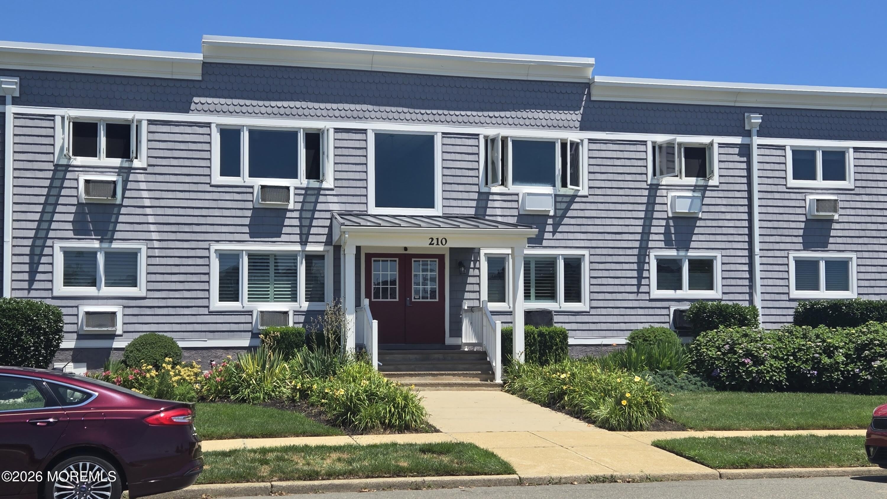 210 5th Avenue – photo 1 of 15