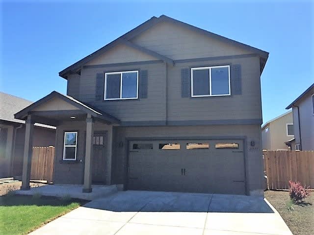 Beautiful 3 Bed 2 5 Bath Home In Se Bend Azalia Ave – photo 1