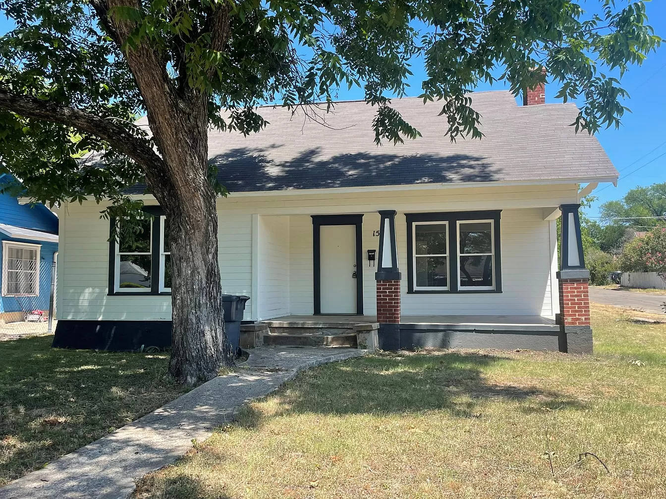 1521 Pine Avenue – photo 1