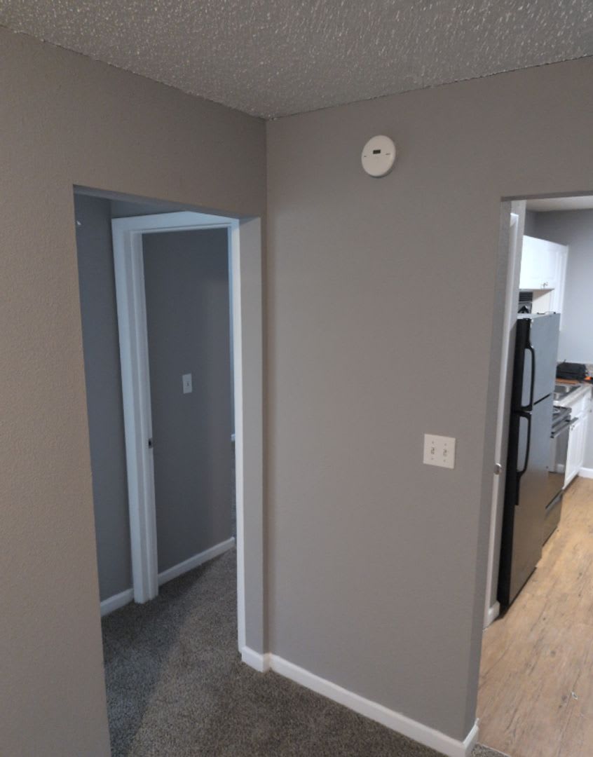 2-Bedroom Apartment Conveniently in Lakewood – photo 1 of 17