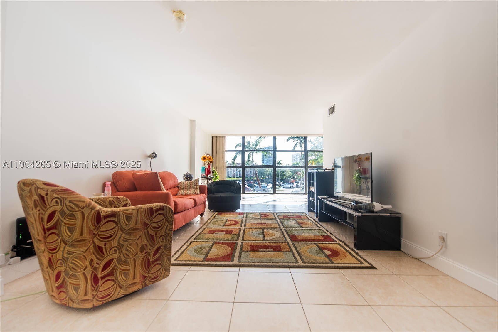 200 Leslie Dr – photo 1
