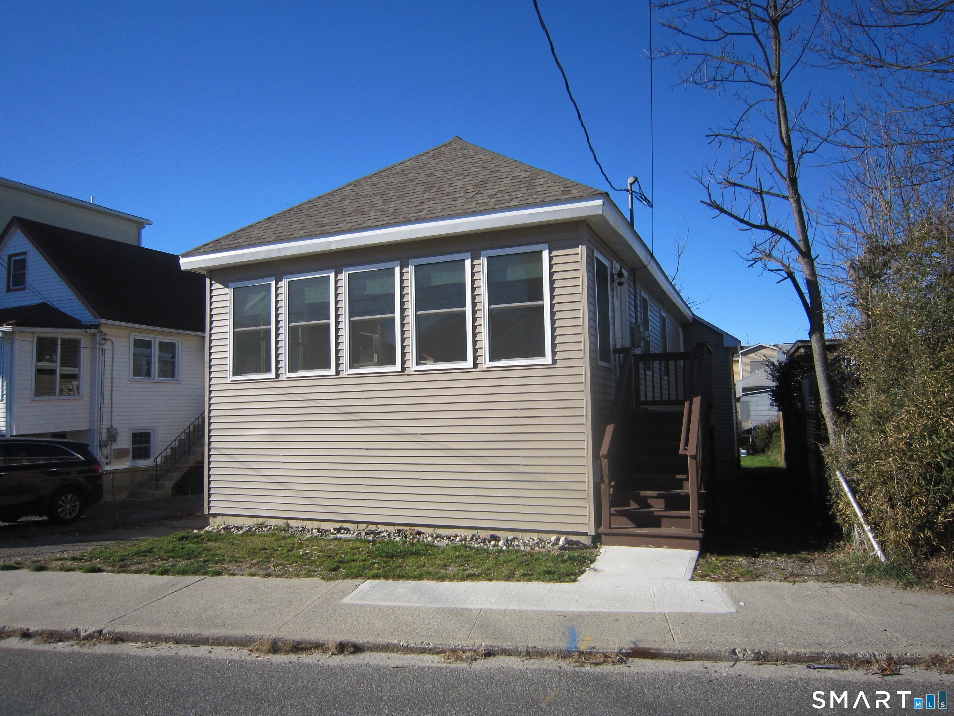 754 E Broadway – photo 1 of 16