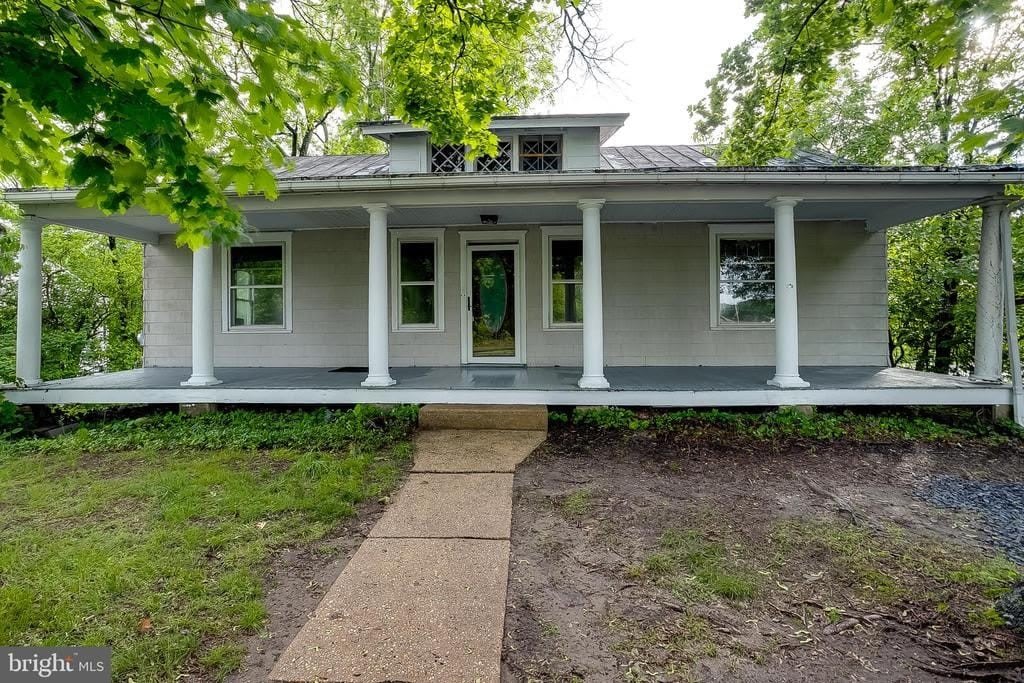 422 LUMBERTON ROAD – photo 1 of 15