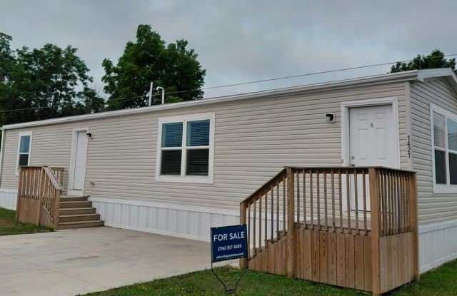 1498 East Dr – photo 1 of 12