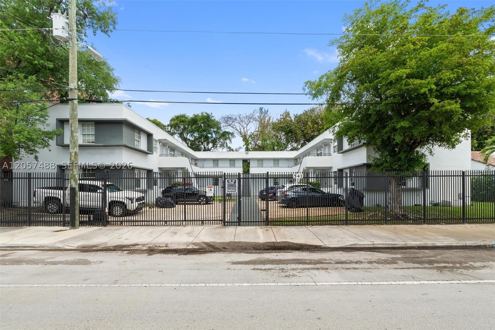541 NE 62nd St – photo 1