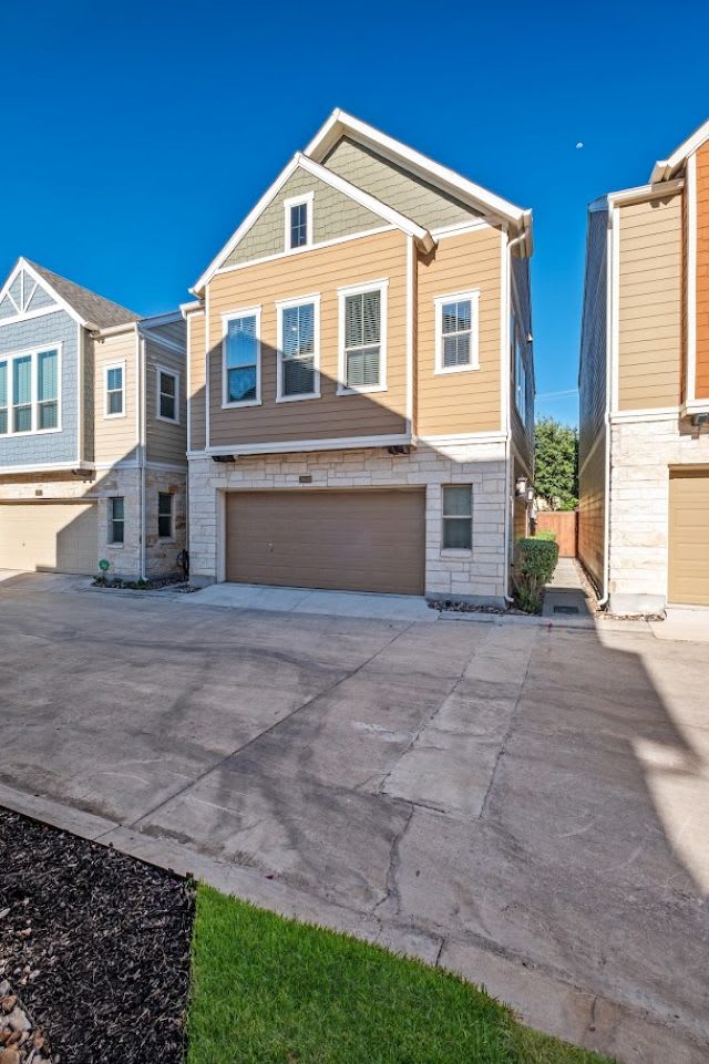 2009 Mccullough Avenue – photo 1