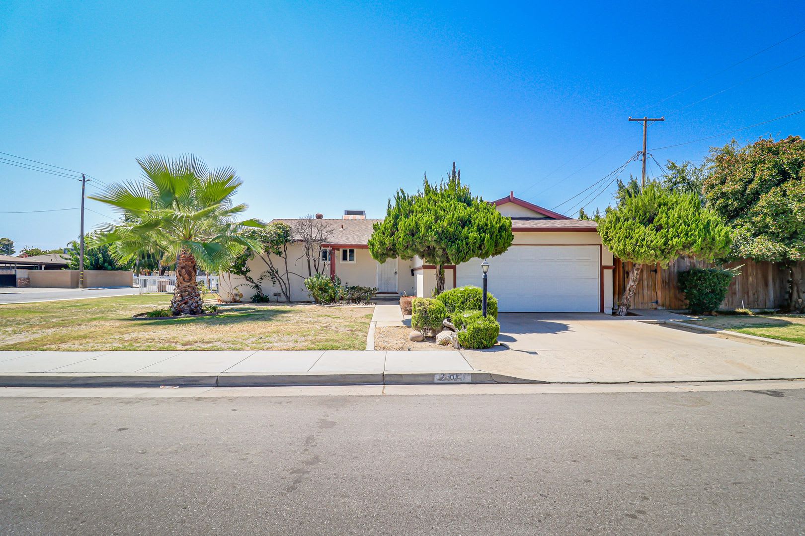 3 Bedroom in SW Bakersfield – photo 1