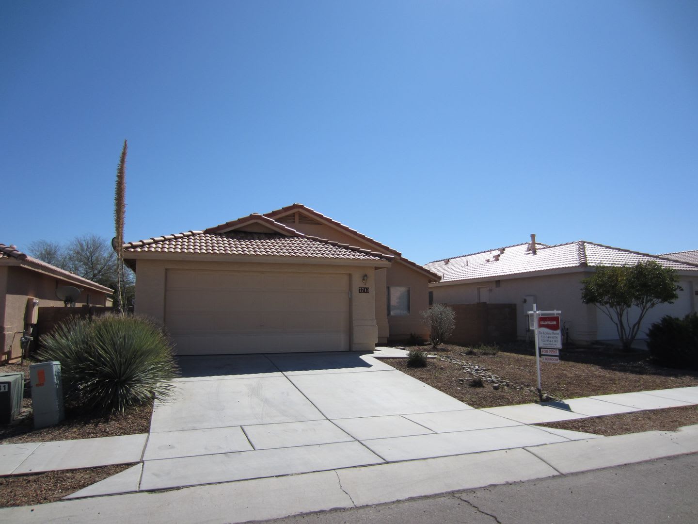 3 Bedroom in Rita Ranch, Great Room, Spacious Master Bedroom, Big Yard – photo 1