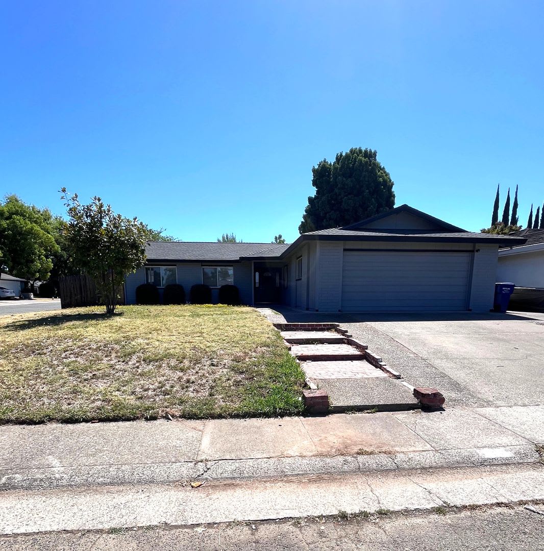 UPDATED 3 BEDROOM HOUSE W/ RV ACCESS!! – photo 1 of 17