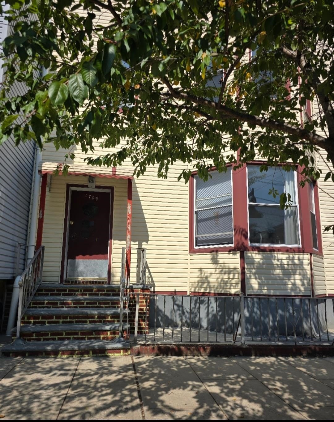 1709 KERRIGAN AVE – photo 1 of 8